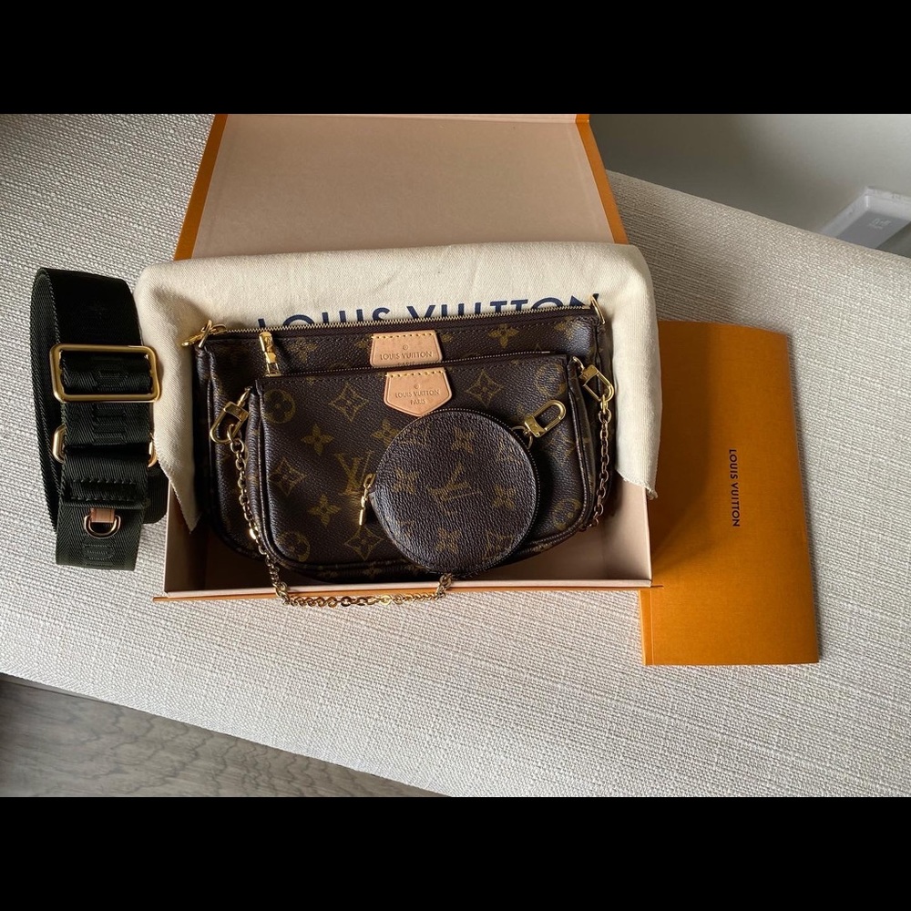SOLD OUT”””””Louis Vuitton Pochette multi accessoires